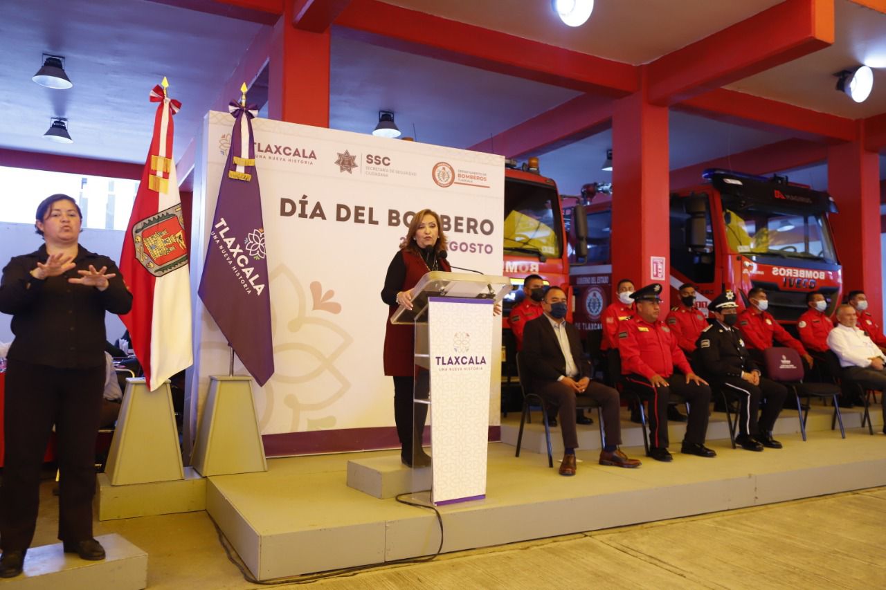 Celebró gobernadora Lorena Cuéllar 40 aniversario del Heroico Cuerpo de Bomberos